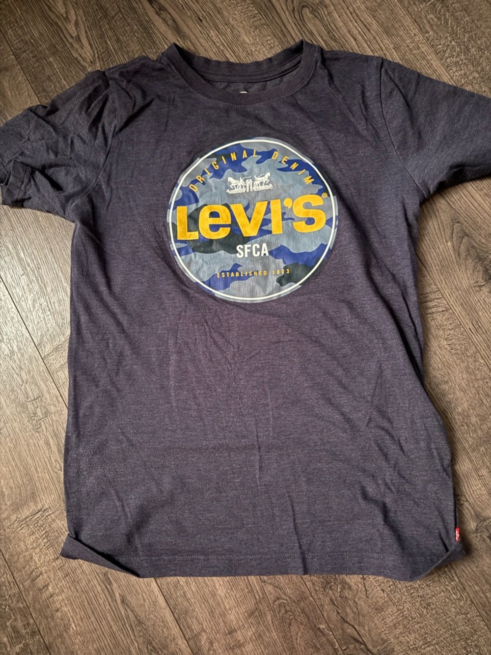Levi's Men's Dark Navy Short Sleeve Tee with Yellow Logo